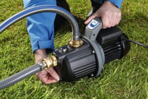 استفاده از پمپ آب جتی برای آبیاری چمن ها